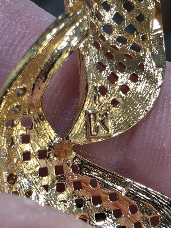 VintageMarked "K" Gold-Tone Woven Ribbon Circle Brooch - Picture 2 of 4